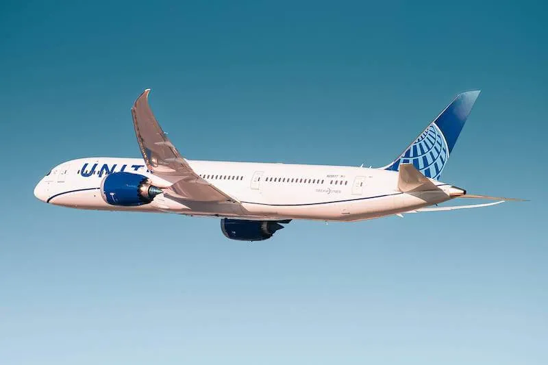 United Airlines jet