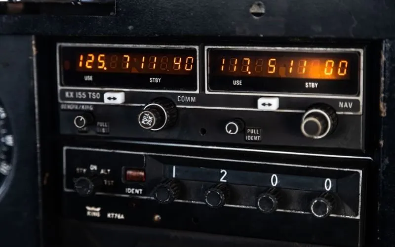 King KT76A transponder set to squawk 1200 below a KX 155 radio