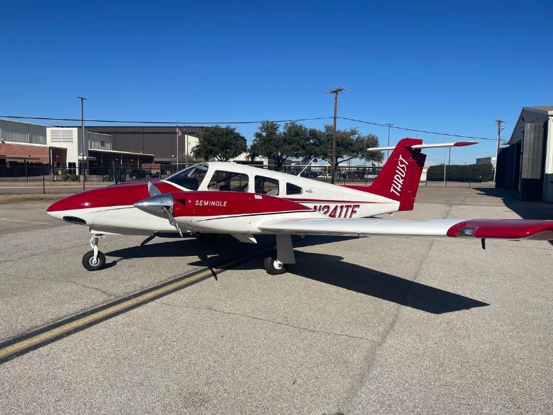 Multi-engine aircraft for training pilots