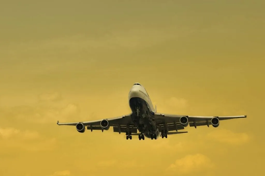 Large jet with 4 engines
