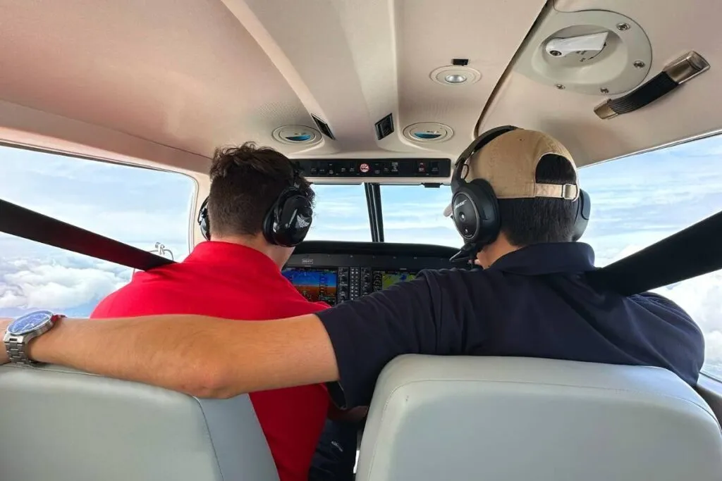 pilots flying in a piper archer